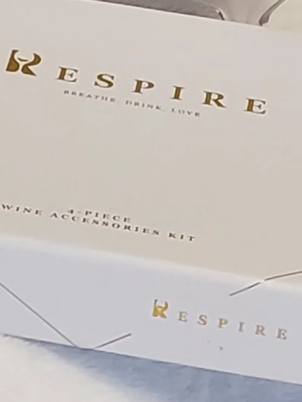 Respire Brand 4 piece wine accessory set  Brand New in Gift Box!